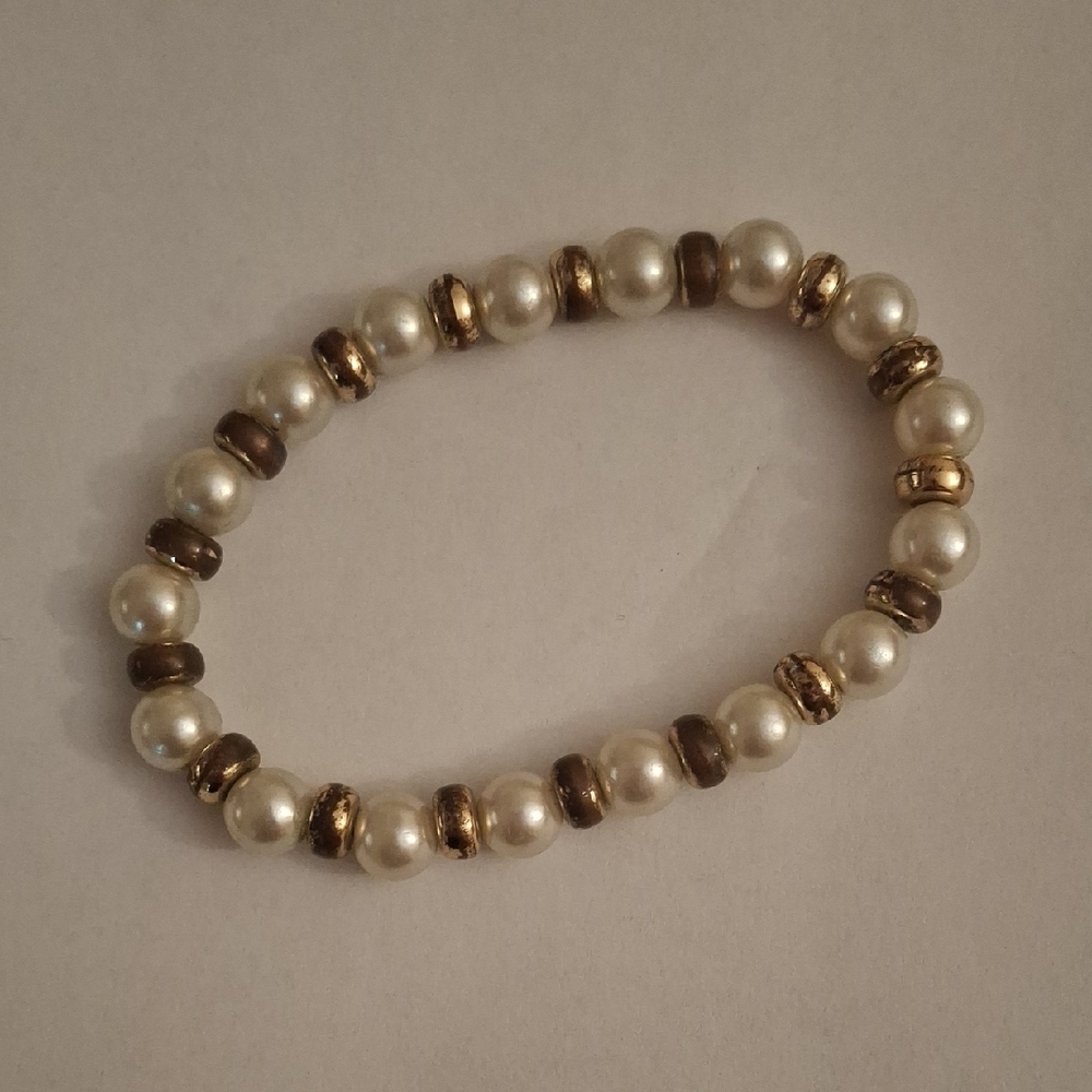 Elegant Gold and Cream Beaded Bracelet
